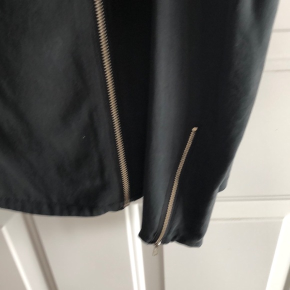 Black blazer with zipper details - Picture 4 of 5